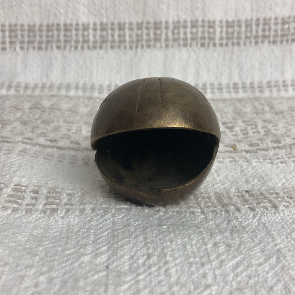 Brass Whale Ashtray - Picture 4 of 8
